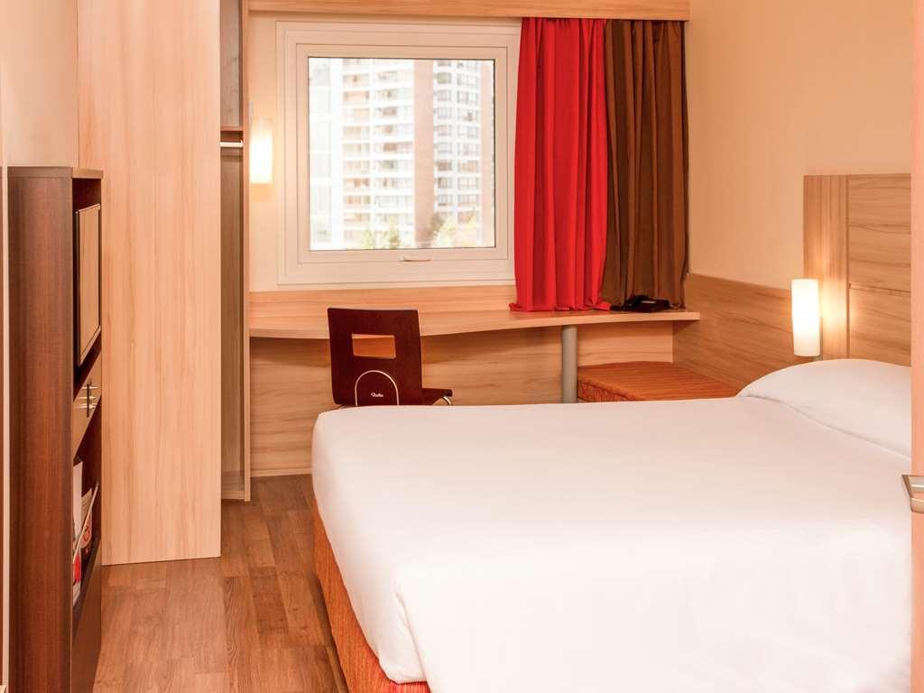 Ibis Santiago Las Condes Quarto foto